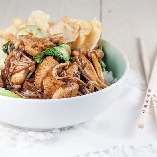 Recept: Shimeji, enoki en kip roerbak met pandan rijst