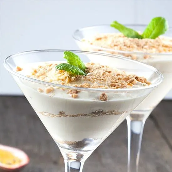 Passievrucht en Griekse yoghurt mousse