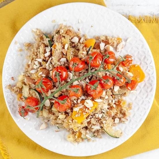Recept: Kruidige couscous met geroosterde tomaatjes