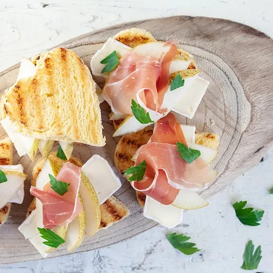 Recept: Brie en zachte peer hapjes