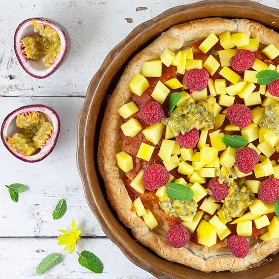 Recept: Bladerdeegtaart met rozenbotteljam en fruit