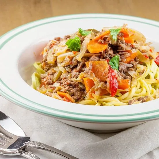 Recept: Pasta met geroosterde paprika en gehakt