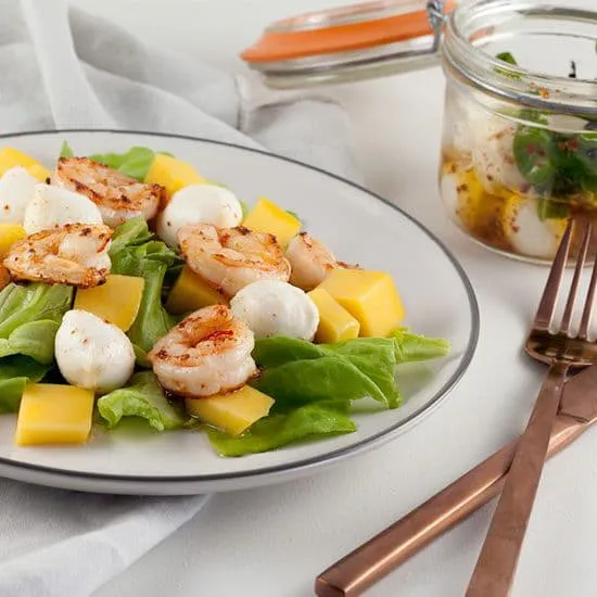 Recept: Salade met gamba's, mango en mozzarella
