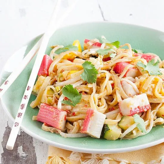 Surimi met groente uit de wok