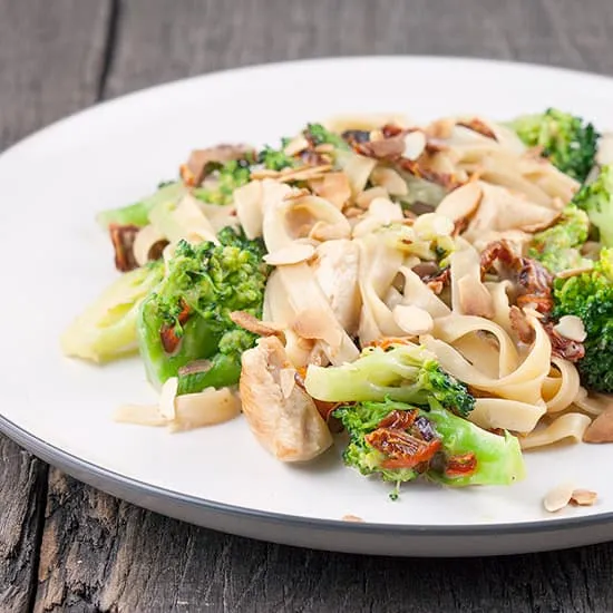 Recept: Romige tagliatelle met broccoli en kip