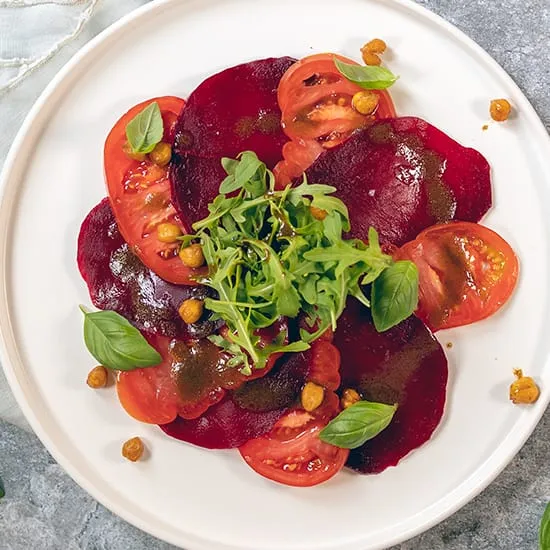 Recept: Tomaten carpaccio met rode biet
