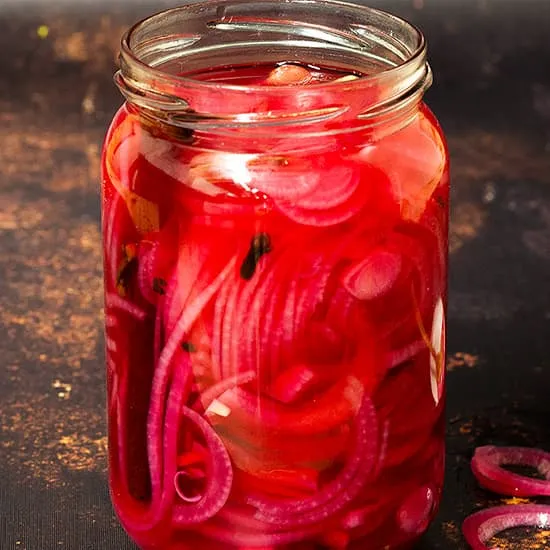 Recept: Indiase ingelegde uien