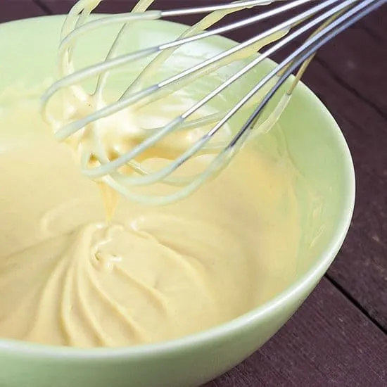 Recept: Huisgemaakt honing-mosterdsaus
