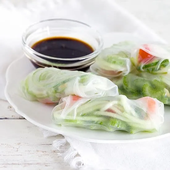 Recept: Frisse springrolls met bleekselderij en komkommer
