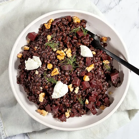 Recept: Linzen met rode biet en walnoten