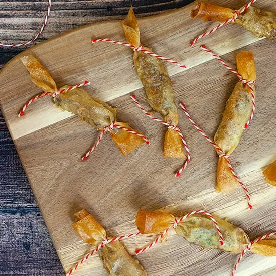 Recept: Filodeeg bonbons met kaas en walnoten