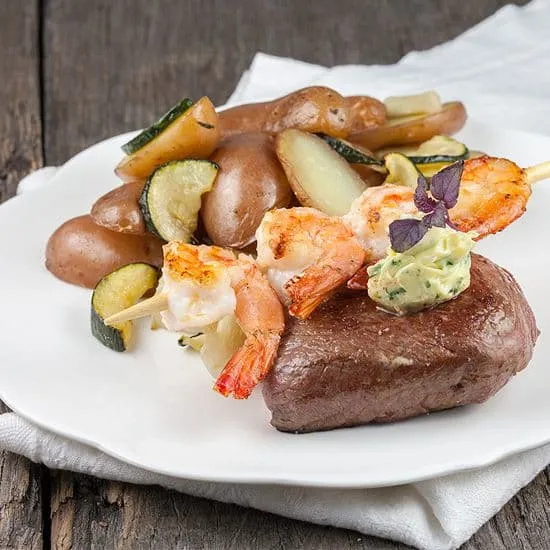 Surf en turf met kruidenboter