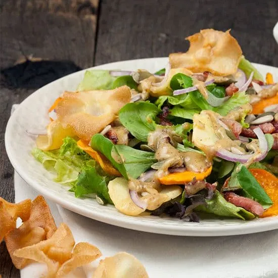 Recept: Herfstsalade met warme grove mosterddressing