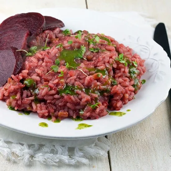 Recept: Rode bieten risotto met buikspek