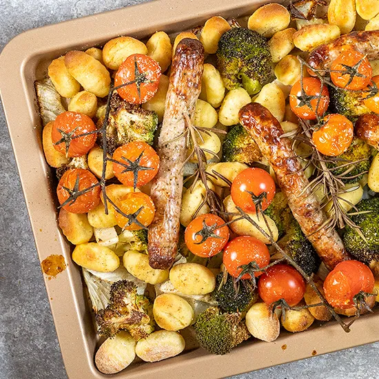 Recept: Traybake met gnocchi en chipolata