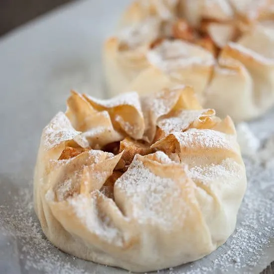 Mini appeltaartjes in filodeeg
