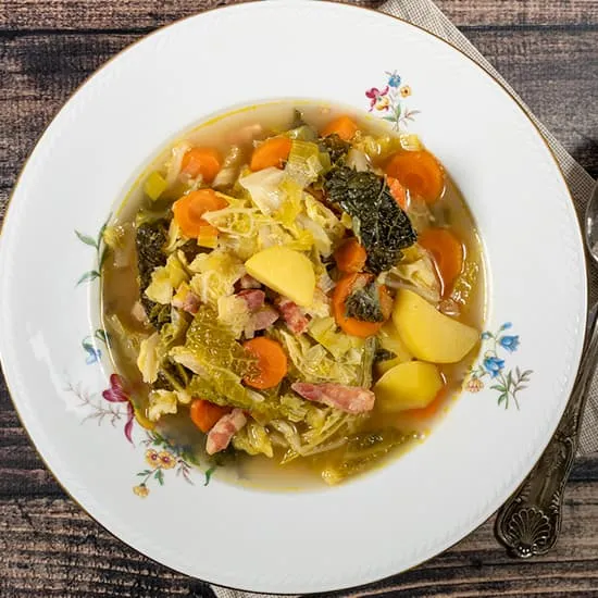 Recept: Maaltijdsoep met aardappel, savooiekool en wortel