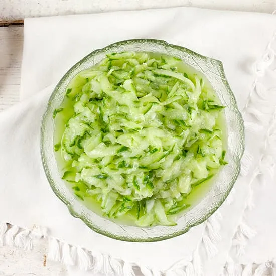 Recept: Ouderwetse komkommersalade (uit de jaren 70)