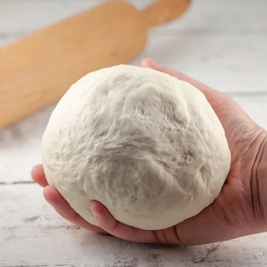 Recept: Pizzadeeg maken (basisrecept)