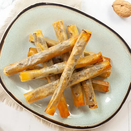 Recept: Filodeegrolletjes met olijventapenade