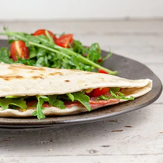 Recept: Piadina met rauwe ham en mozzarella