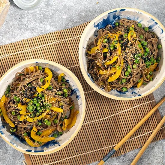 Recept: Snelle miso noedels met groenten