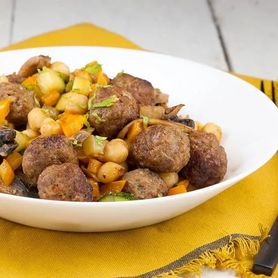Recept: Gebakken mini gehaktballetjes met kikkererwten