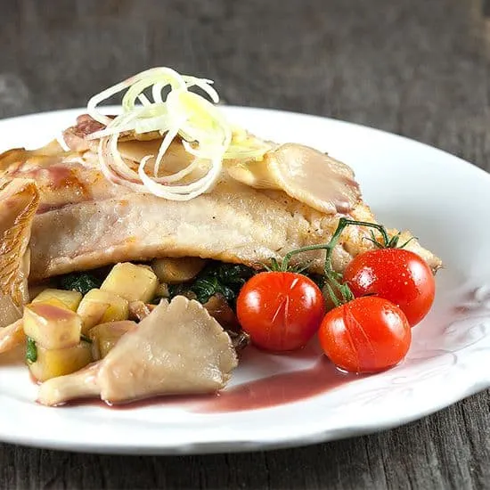 Recept: Roodbaars met spinazie en champignons