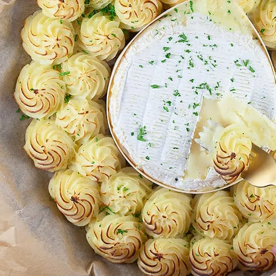 Recept: Ovengebakken camembert met pommes duchesse