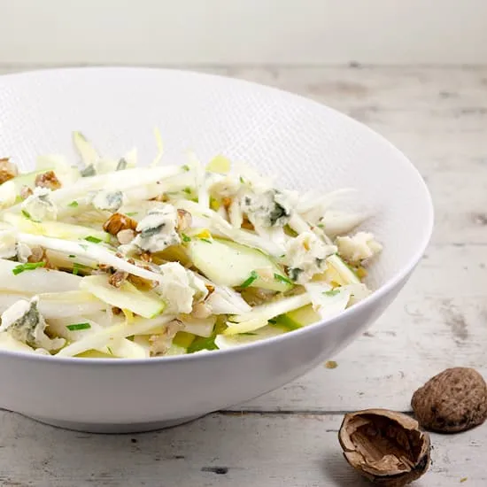 Recept: Witlofsalade met walnoot en blauwe kaas
