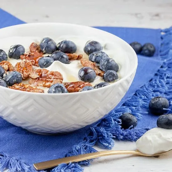 Griekse yoghurt mascarpone met bosbessen en honing