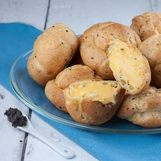 Recept: Hartige truffel en kaas soesjes