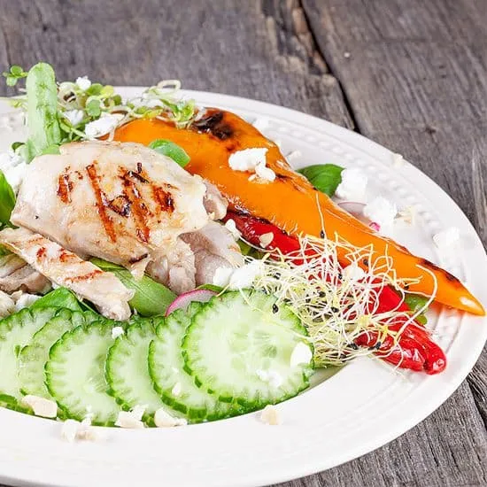 Recept: Salade van botersla met kippendijen