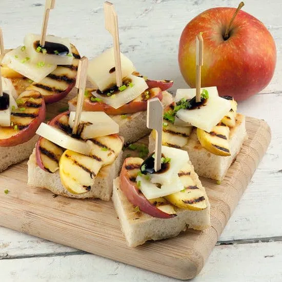 Recept: Appel en manchego crostini