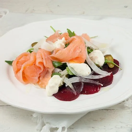 Recept: Gerookte zalmsalade met mierikswortel
