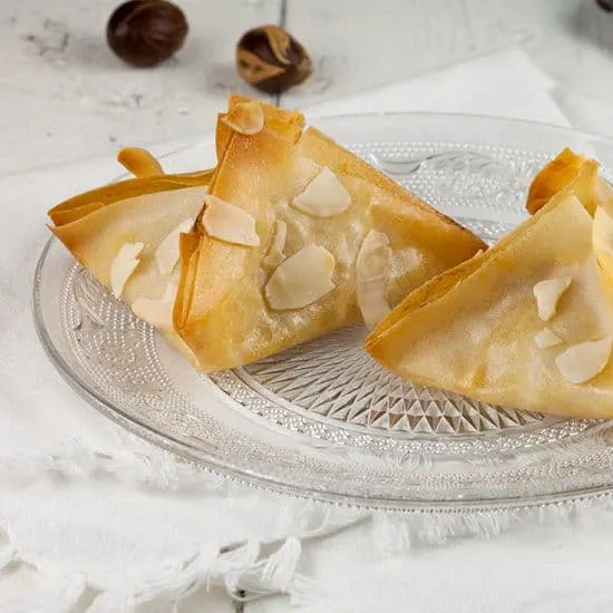 Recept: Filodeegpakketjes met peer en blauwe kaas