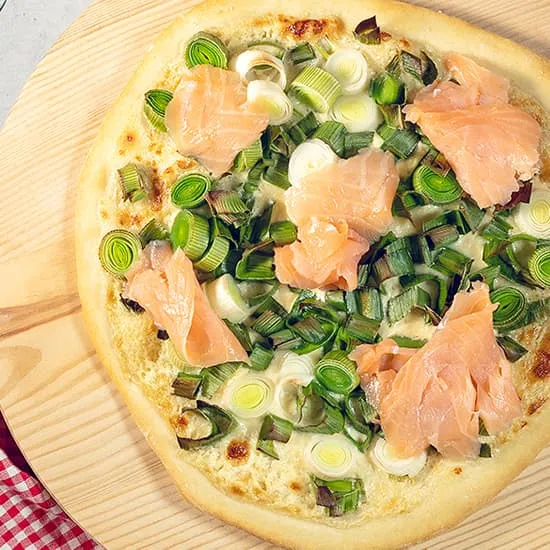 Recept: Preipizza met gerookte zalm