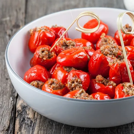 Recept: Peppadews gevuld met chorizo en champignons