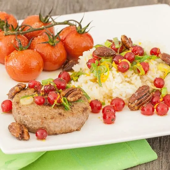 Recept: Gekarameliseerde pecannoten rijst met ovengebakken tomaten