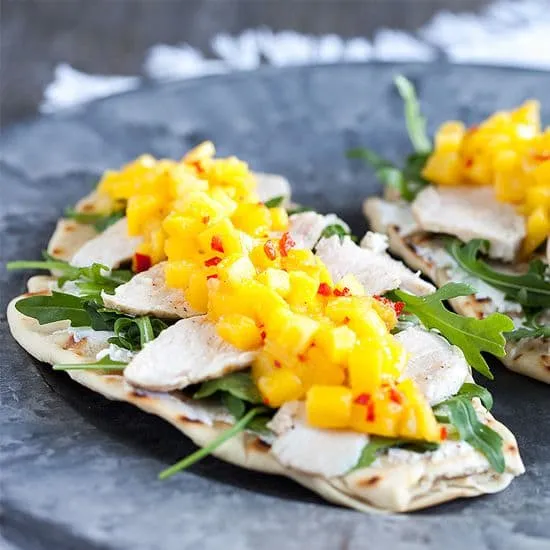 Recept: Kip met geitenkaas en mangochutney