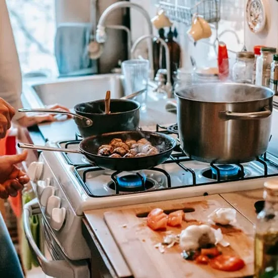 Recept: Zo voorkom je dat eten aanbakt in een roestvrijstalen pan