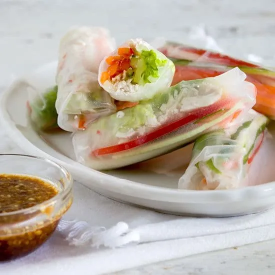 Recept: Springrolls met kip en sesamsaus