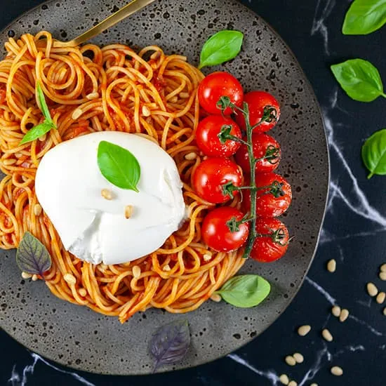 Recept: Pasta burrata met tomatensaus