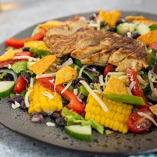 Recept: Mexicaanse salade met mais en zwarte bonen