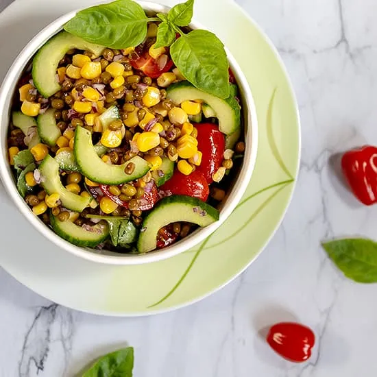 Recept: Mungbonensalade met maïs