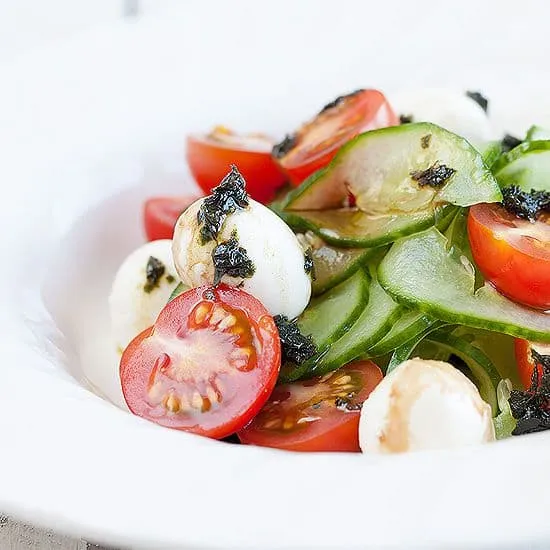 Recept: Komkommersalade met mini mozzarella