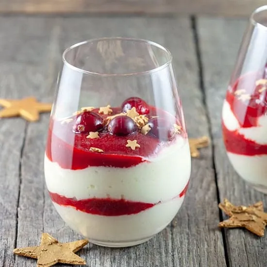 Recept: Witte chocolademousse met rood fruit
