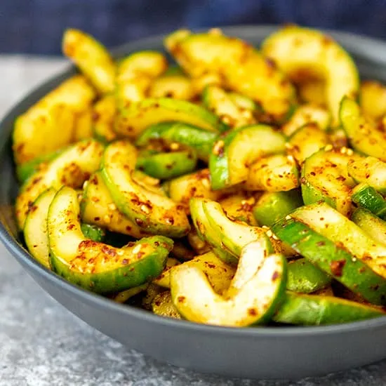 Pittige Koreaanse komkommersalade (Oi Muchim)