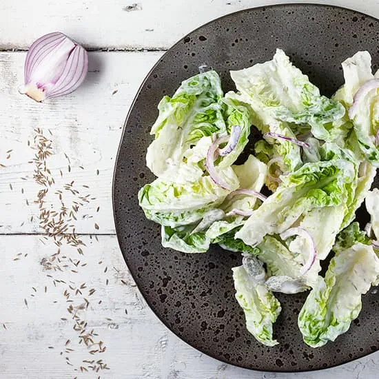 Recept: Salade met crème fraîche en komijn