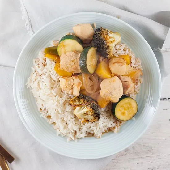 Recept: Zoetzure kip, groenten en perzik